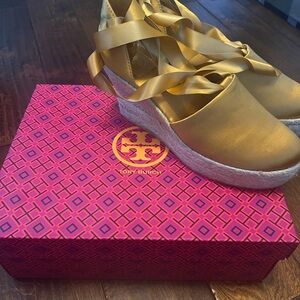 Tory Burch Espadrilles new in box size 9.5
